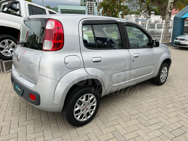 Comprar Hatch Fiat Uno 1.0 Flex Vivace Evo Branco 2013 em