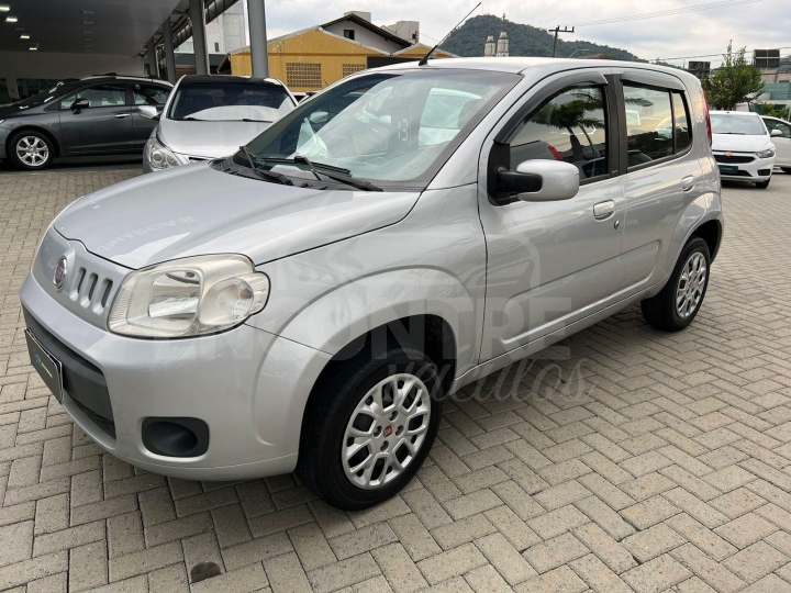 Comprar Hatch Fiat Uno 1.0 Flex Vivace Evo Branco 2013 em