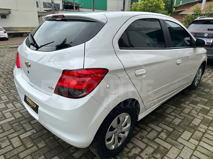 Chevrolet Onix 1.4 Mpfi Lt Flex 4p 2019 em Curitiba