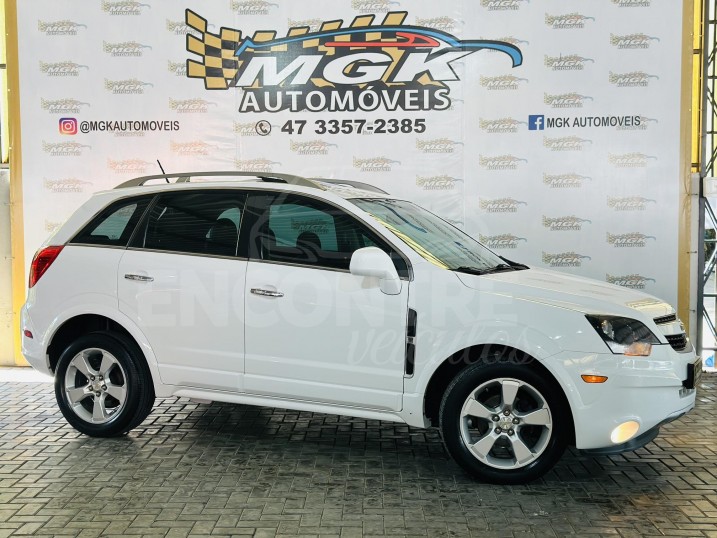 Todo O Carro Branco Novo Do Captiva De Chevrolet Na 35a Exposição