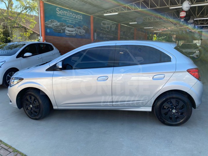 Chevrolet Onix 1.4 MPFI LT 8V FLEX 4P AUTOMÁTICO 2016 - Encontre